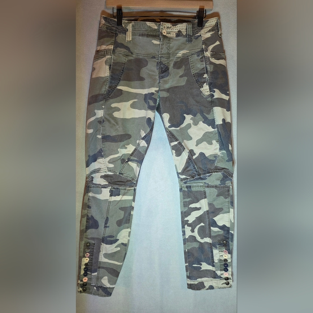 Vigoss Gold Y2K Camo Low Rise Skinny Pants for Women. Size 30